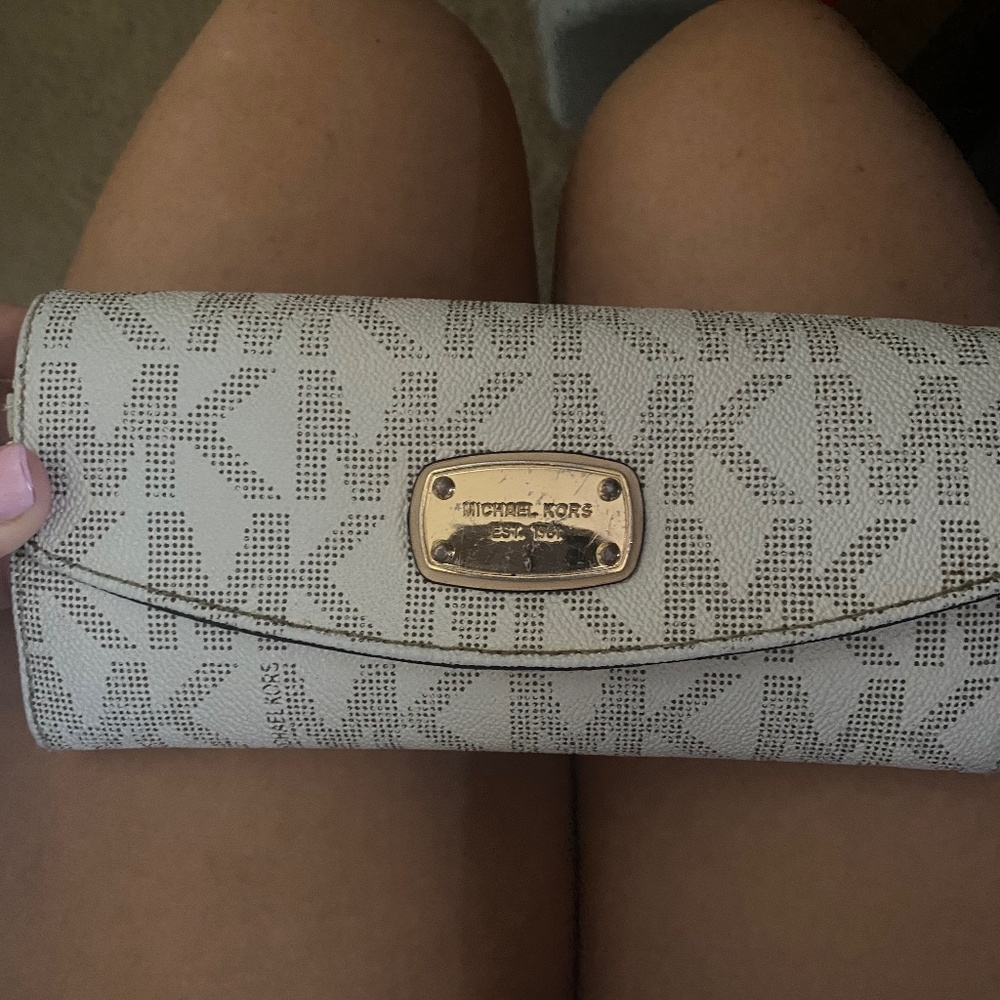 Michael kors wallet